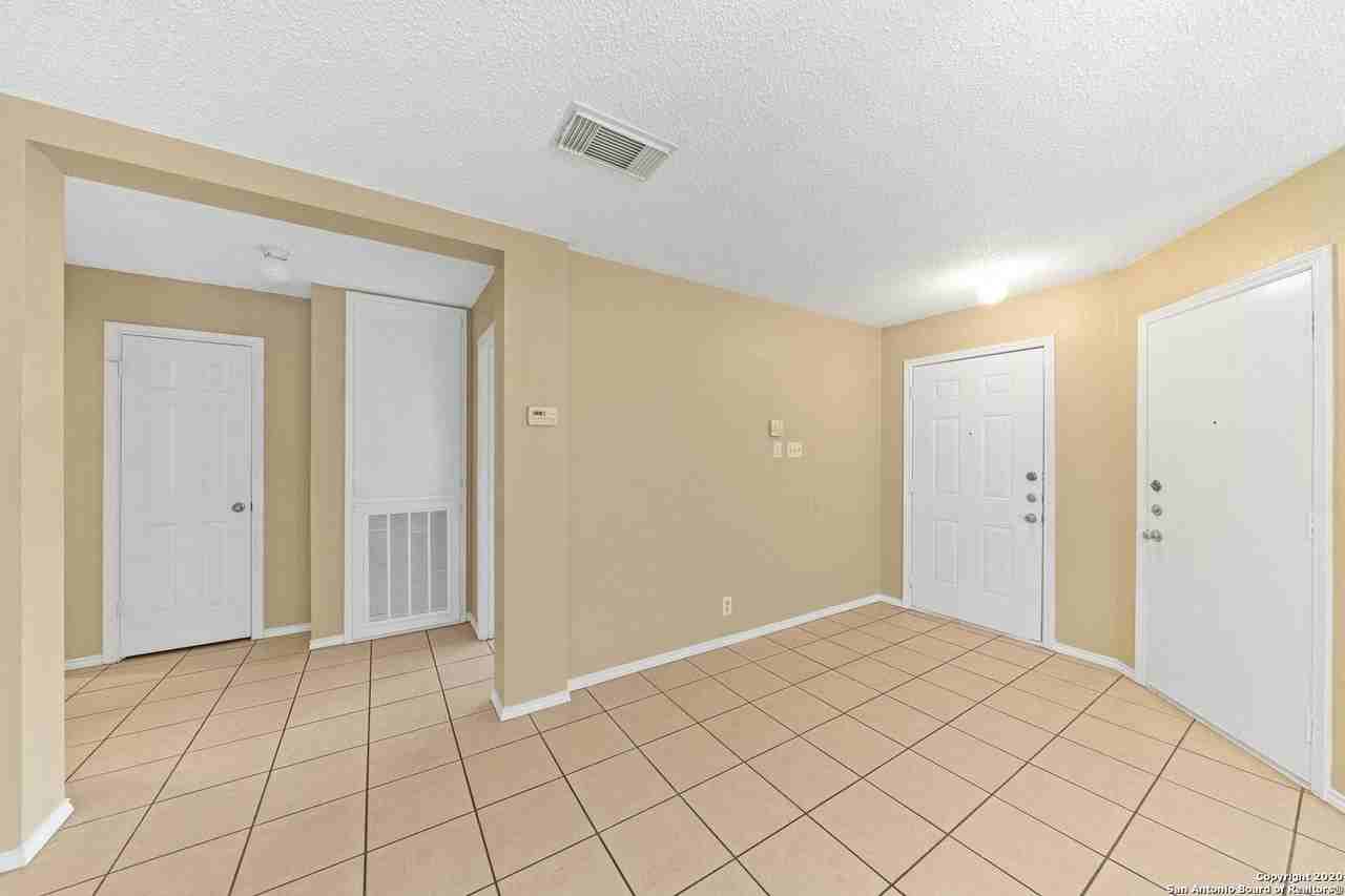 9727 Green Plain Dr - Photo 6 of 10