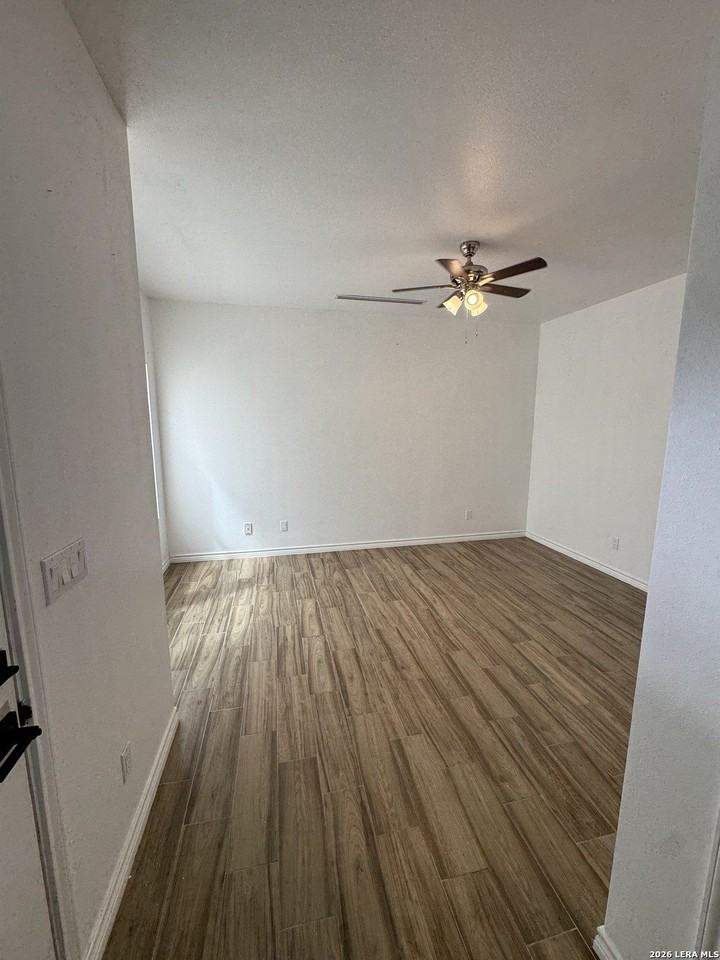 703 N 3rd St #B - Photo 4 of 23