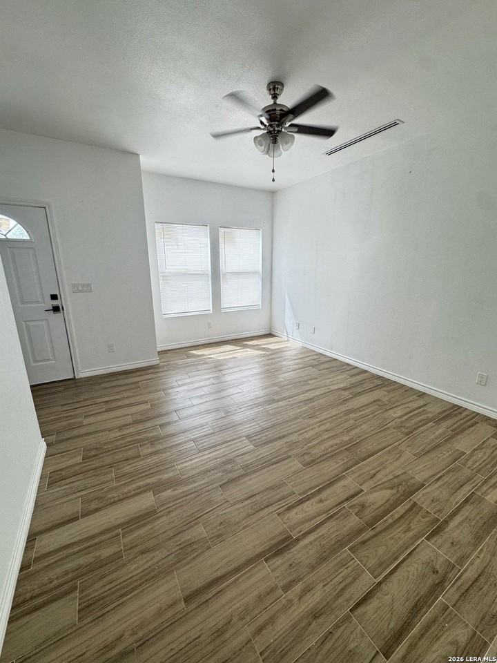 703 N 3rd St #B - Photo 6 of 23