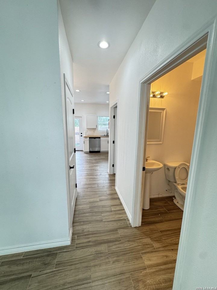 703 N 3rd St #B - Photo 7 of 23