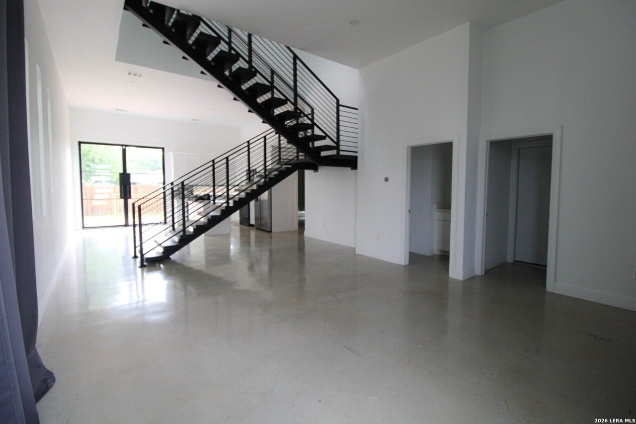 1223 Hays St - Photo 5 of 35