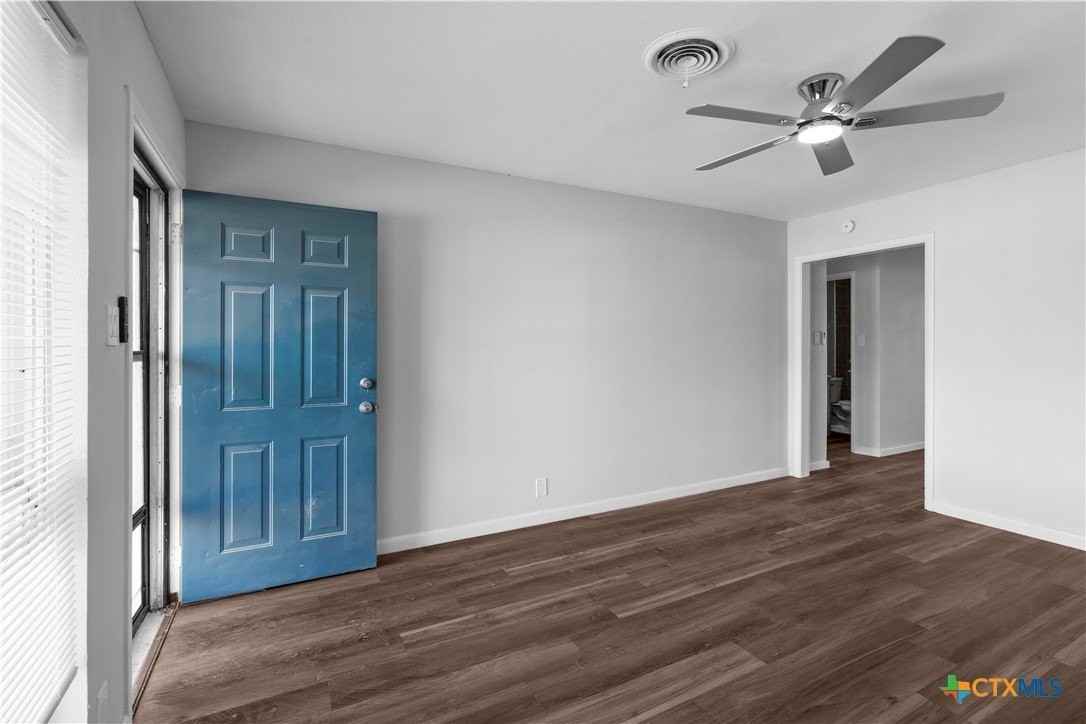1302 Metropolitan Dr - Photo 2 of 13