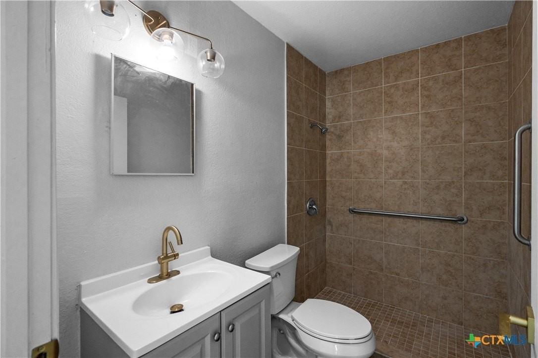 1302 Metropolitan Dr - Photo 6 of 13