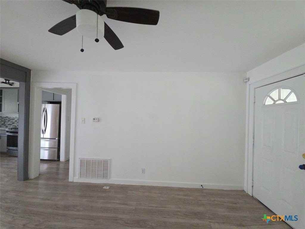1315 Estes Dr - Photo 3 of 22