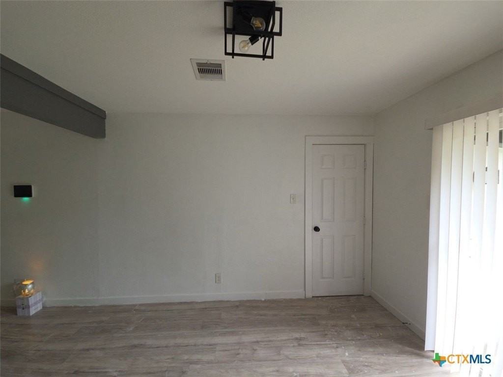 1315 Estes Dr - Photo 4 of 22