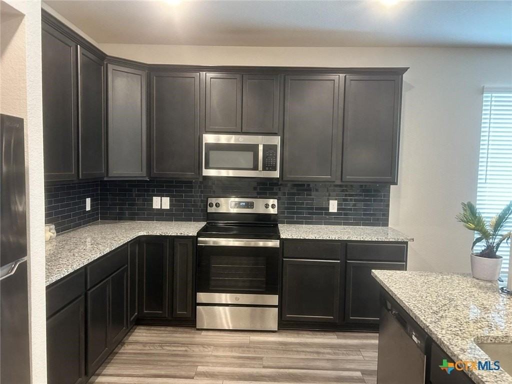 1901 Horatio St - Photo 5 of 16