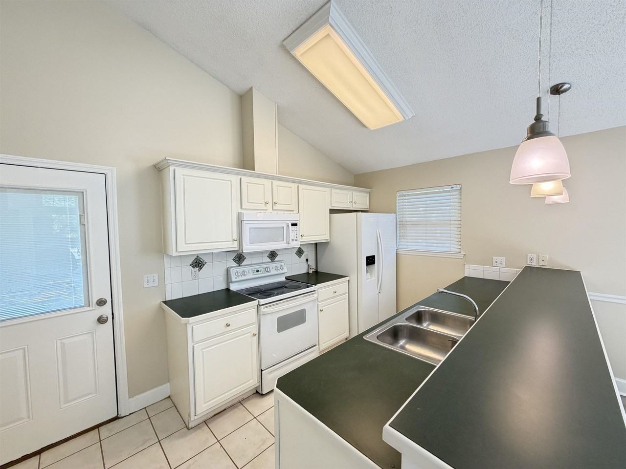 2116 Heathrow Dr #1 - Photo 4 of 21