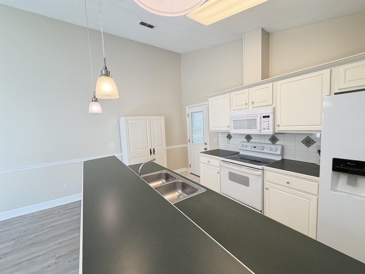 2116 Heathrow Dr #1 - Photo 6 of 21