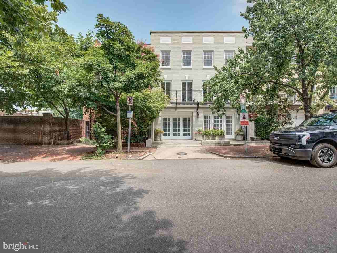 3147 O St Nw - Photo 2 of 50