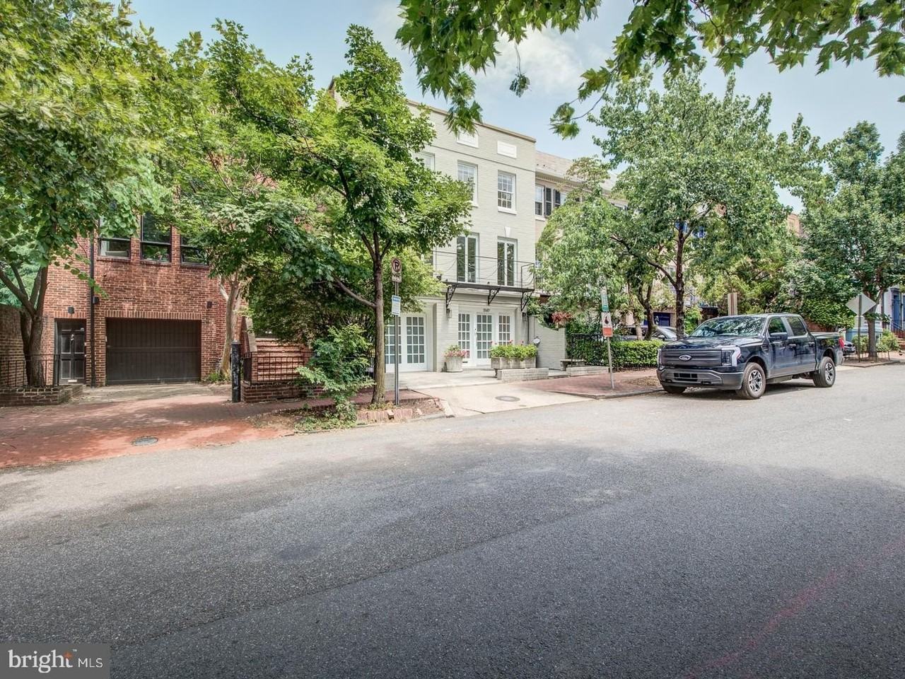 3147 O St Nw - Photo 3 of 50