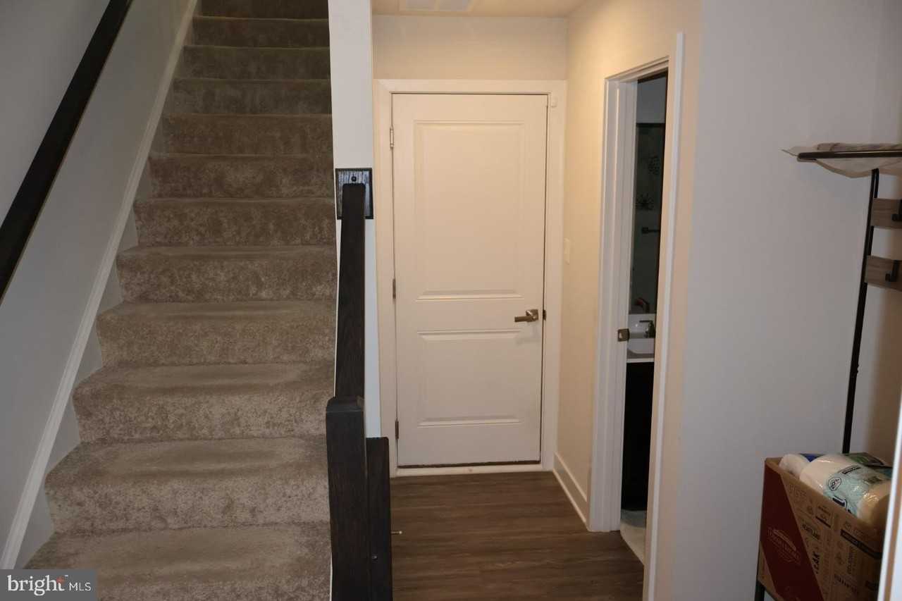 230 S Newkirk St - Photo 4 of 35