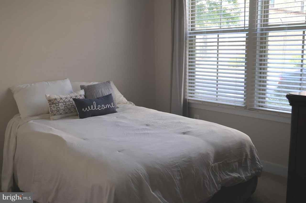 230 S Newkirk St - Photo 5 of 35