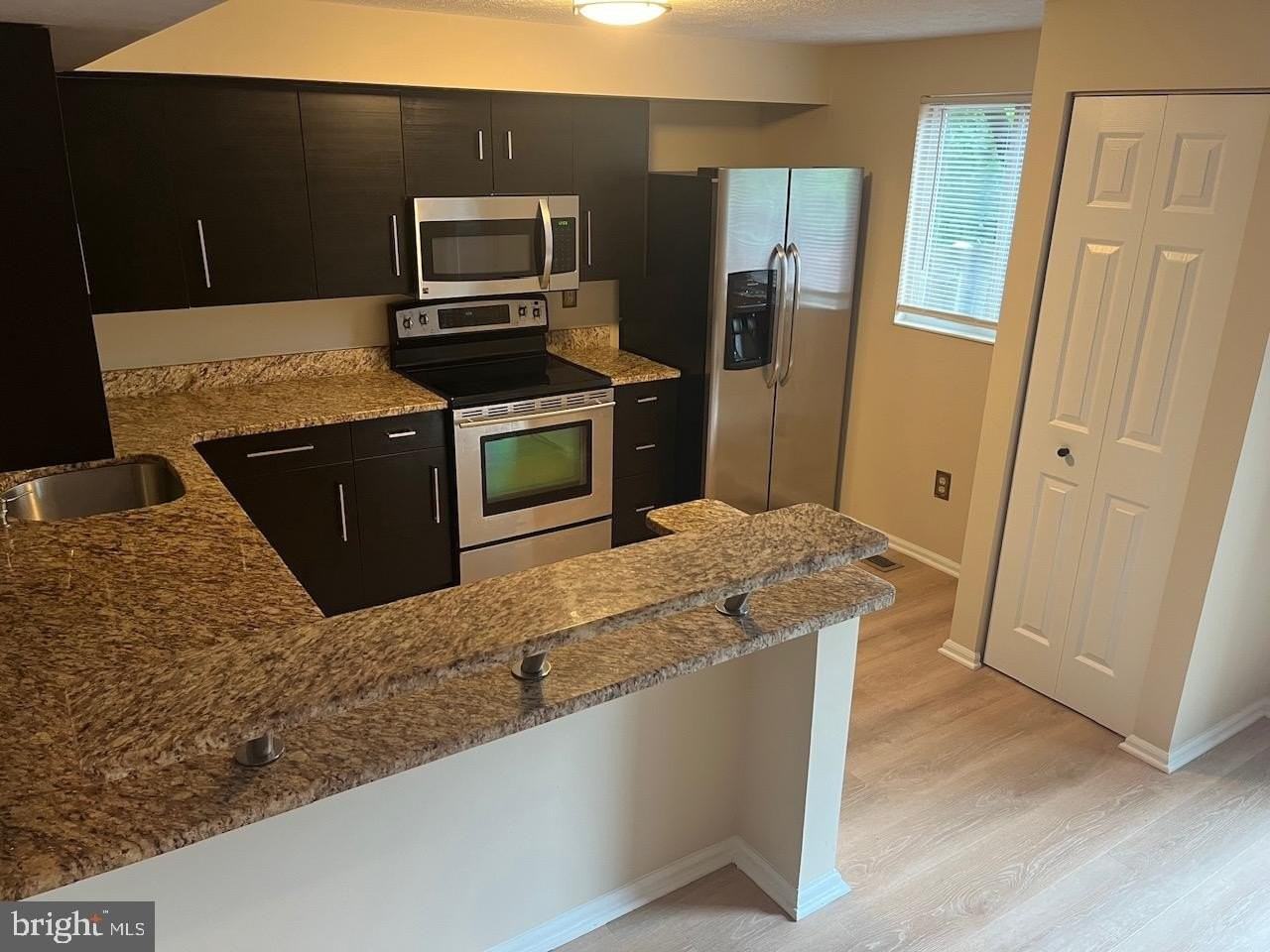60 Chins Ct - Photo 3 of 43