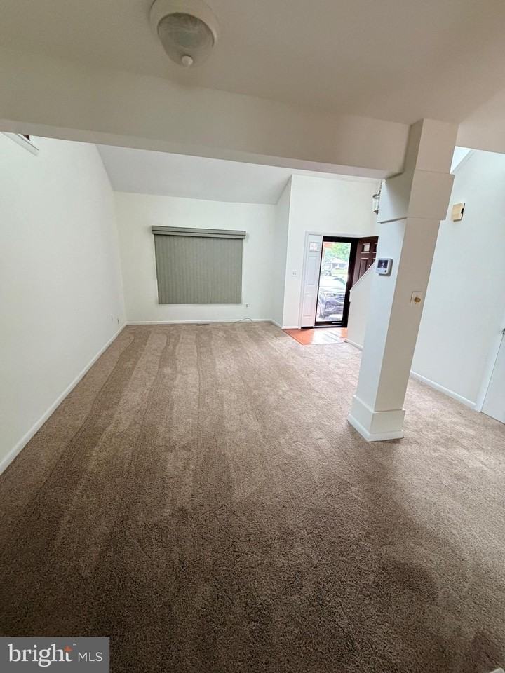 6319 Raritan Ct - Photo 4 of 28