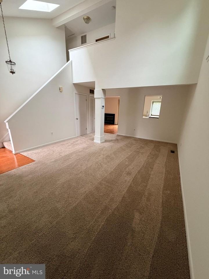 6319 Raritan Ct - Photo 6 of 28