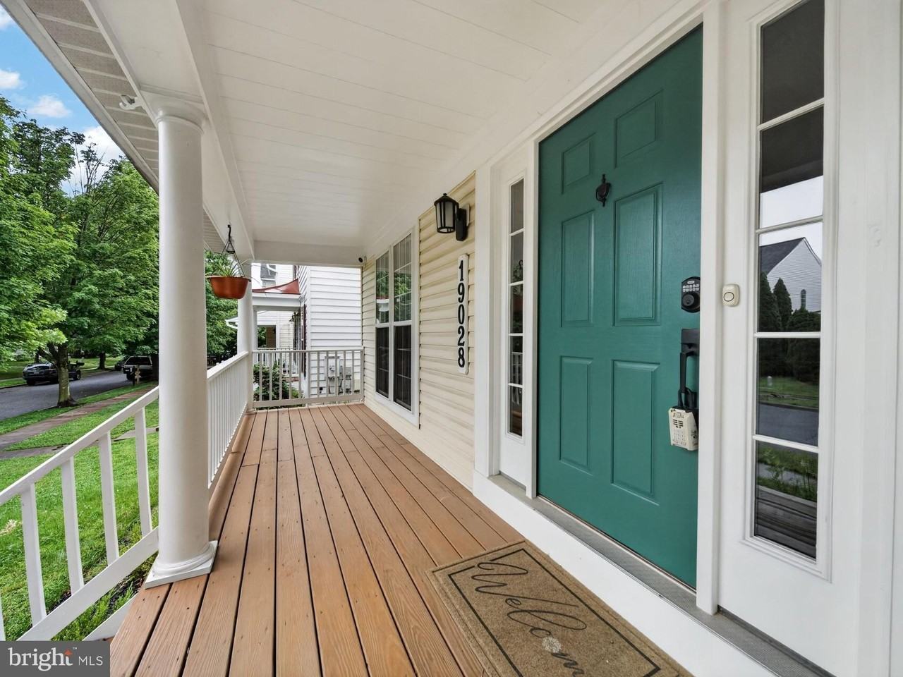 19028 Noble Oak Dr - Photo 5 of 37