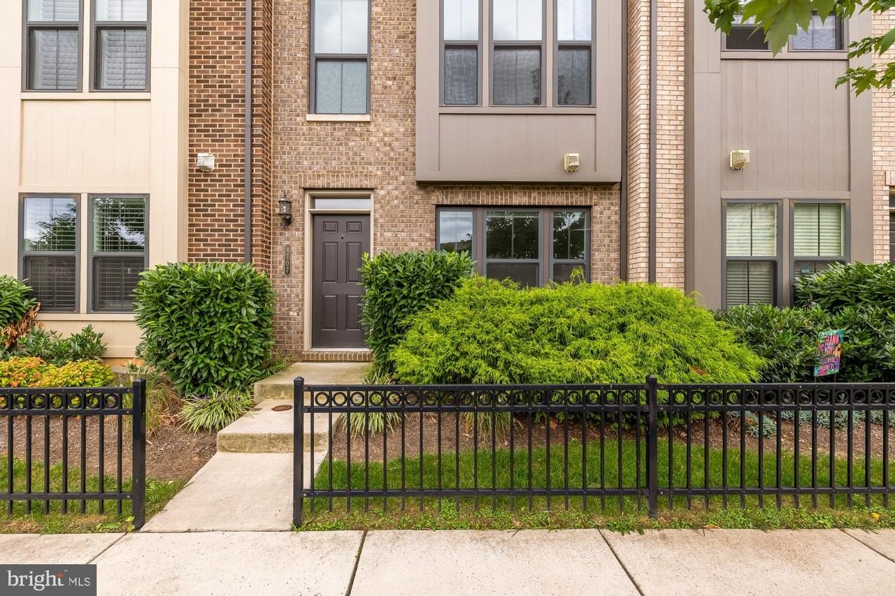 4707 Van Buren St - Photo 3 of 36