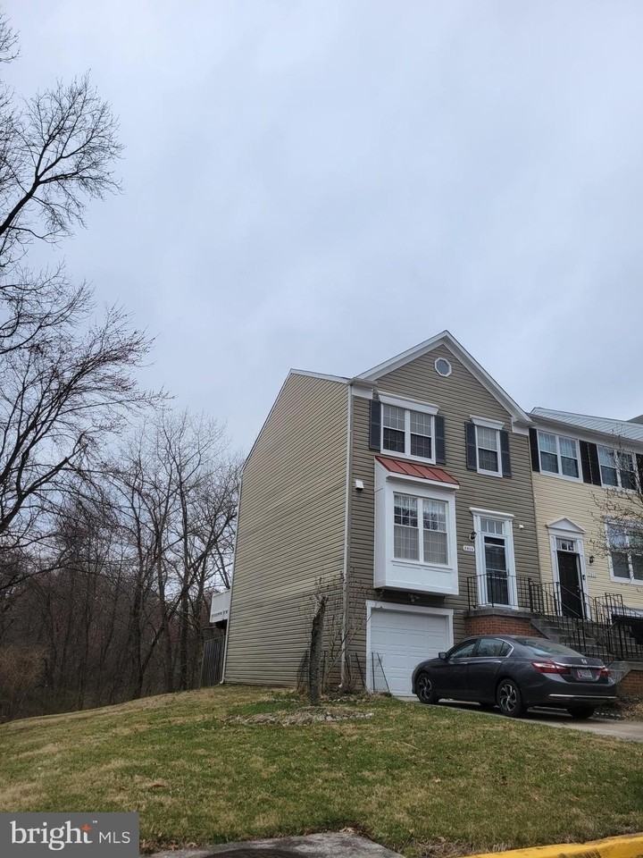 7913 Brooks Pl - Photo 2 of 15