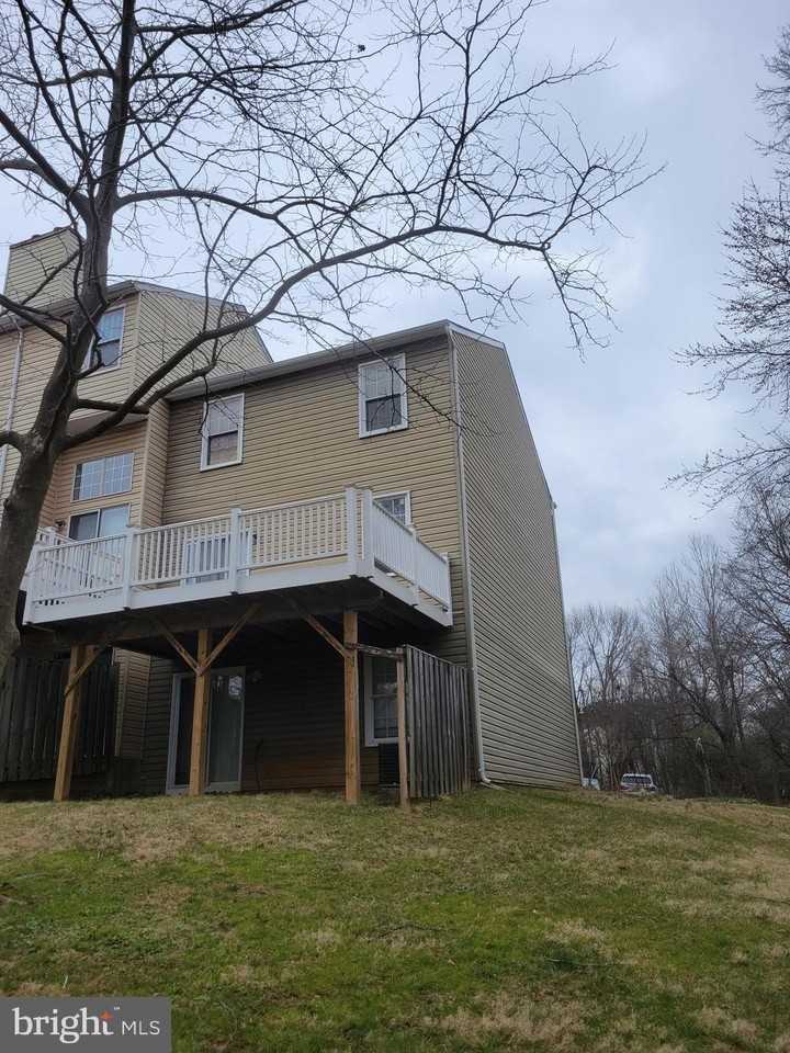 7913 Brooks Pl - Photo 4 of 15