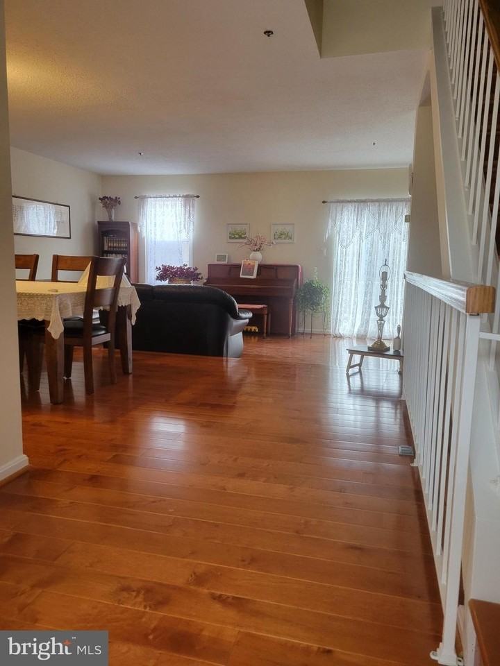 7913 Brooks Pl - Photo 7 of 15