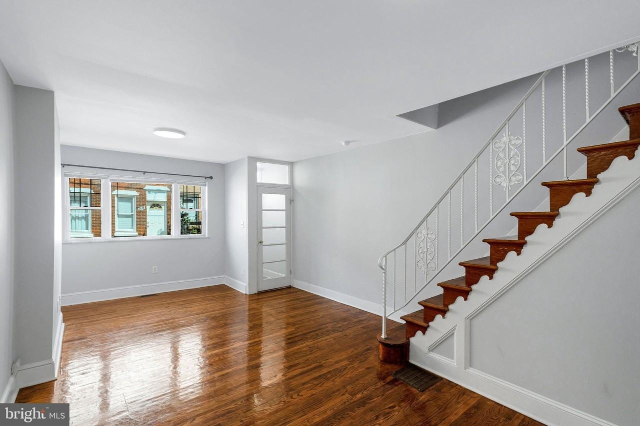 1514 S Mole St - Photo 4 of 30