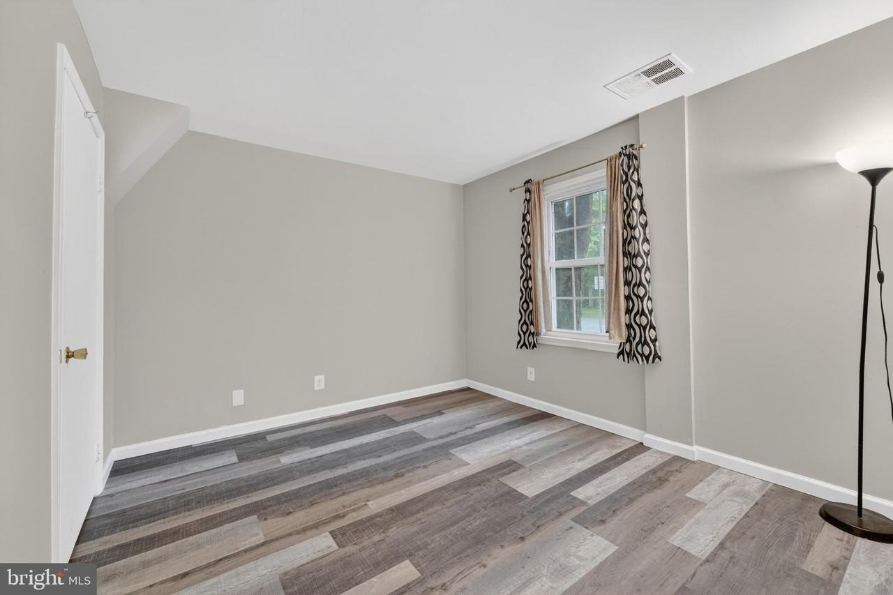7601 Tiverton Dr - Photo 2 of 15