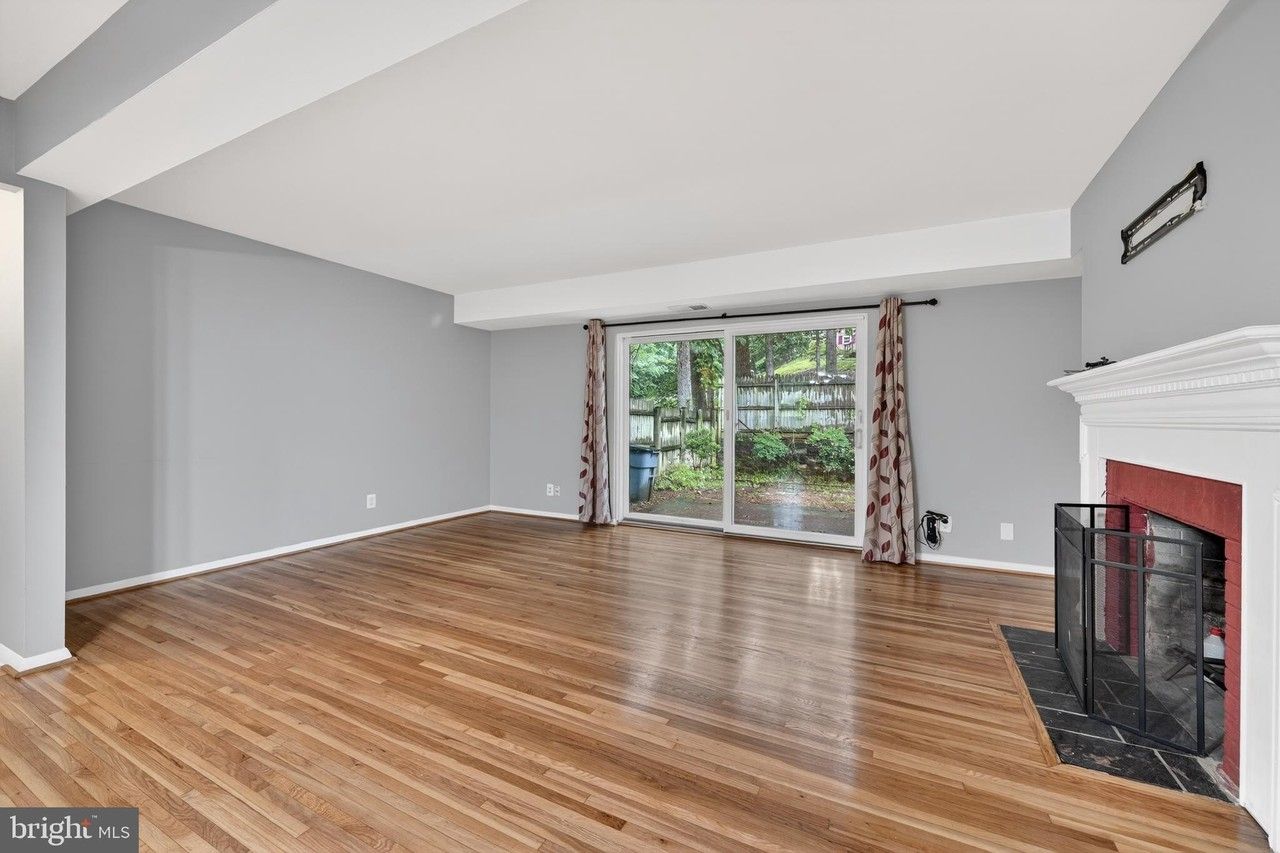 7601 Tiverton Dr - Photo 5 of 15
