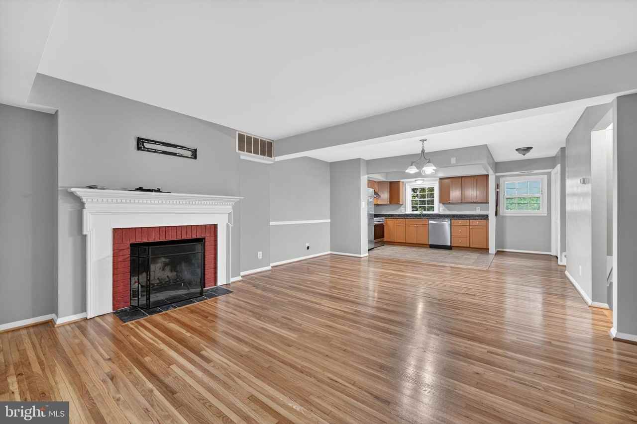 7601 Tiverton Dr - Photo 6 of 15