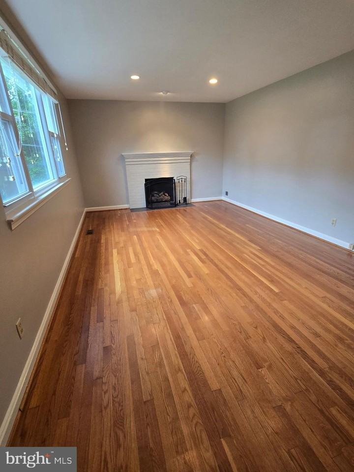 2911 Breezy Ter - Photo 3 of 40