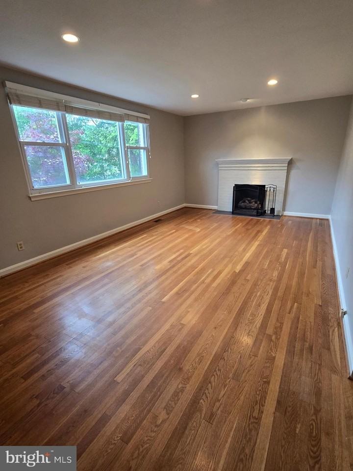 2911 Breezy Ter - Photo 4 of 40