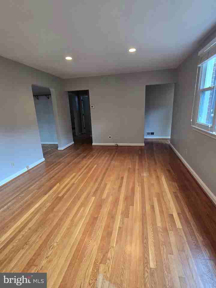 2911 Breezy Ter - Photo 6 of 40