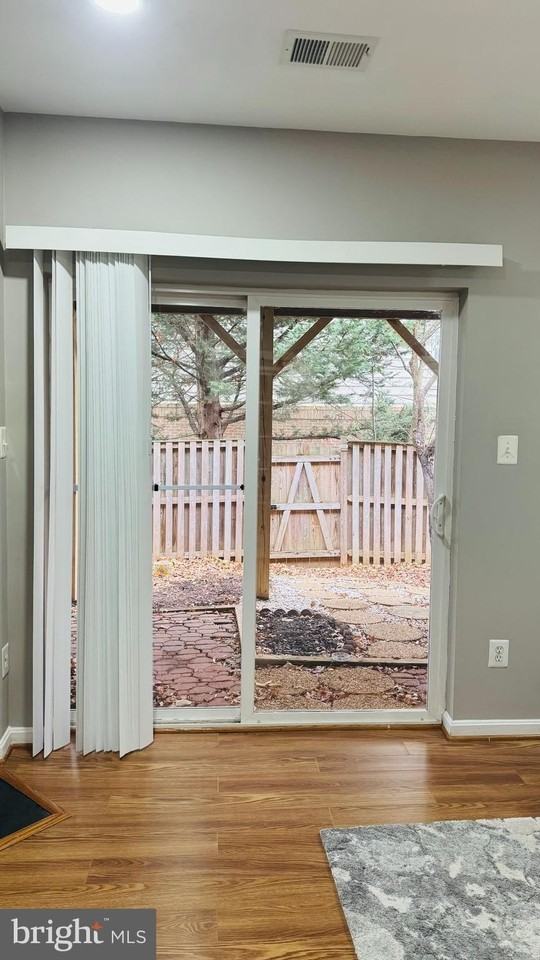 4708 Bideford Sq - Photo 4 of 7