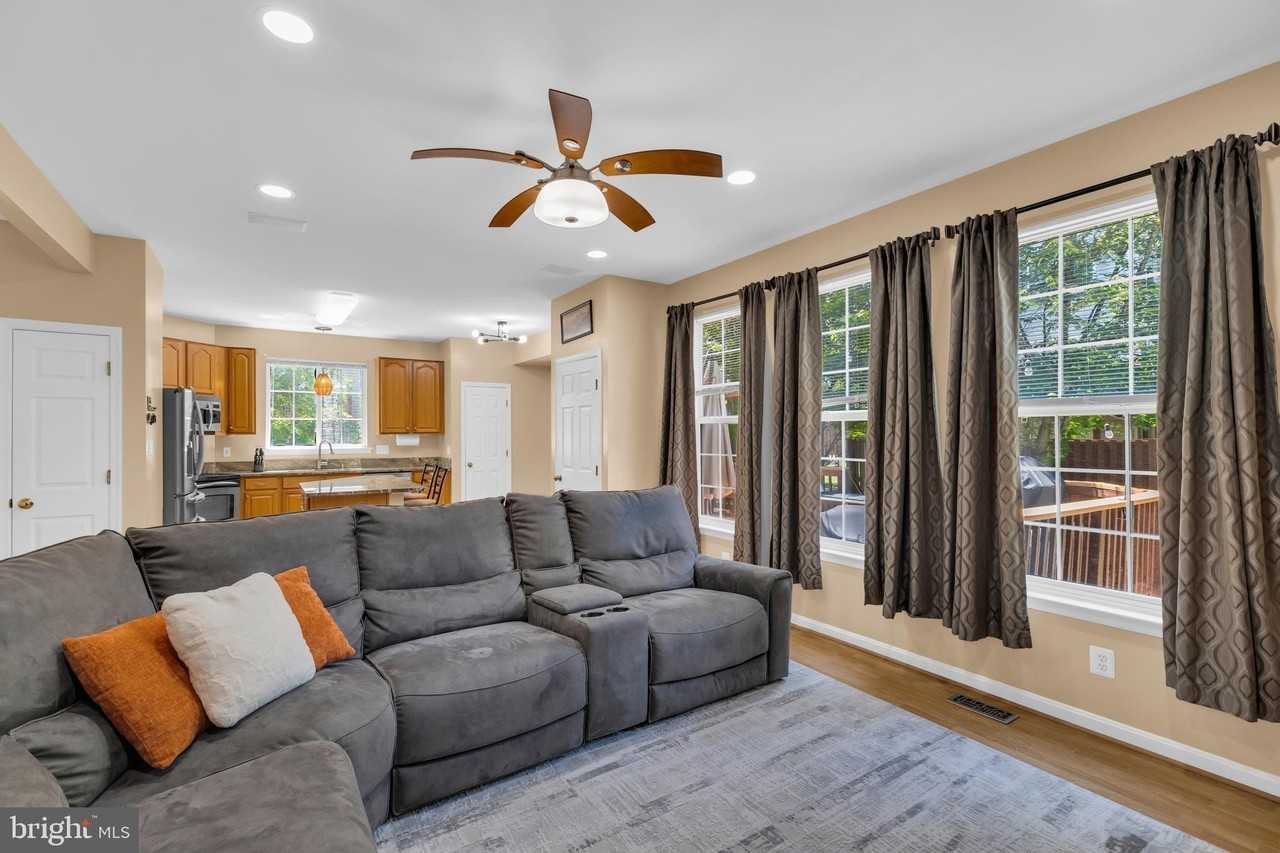 6802 Dewars Way - Photo 4 of 32