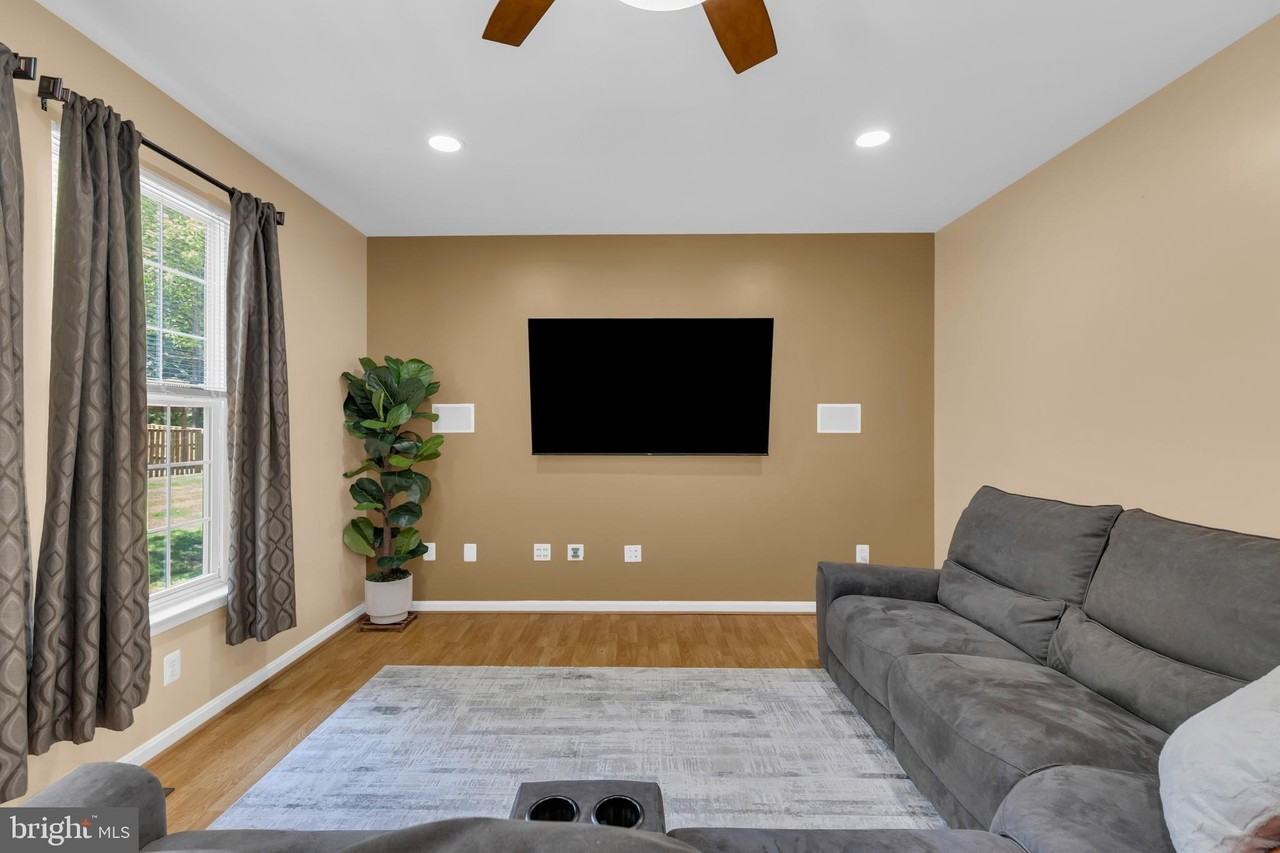 6802 Dewars Way - Photo 5 of 32