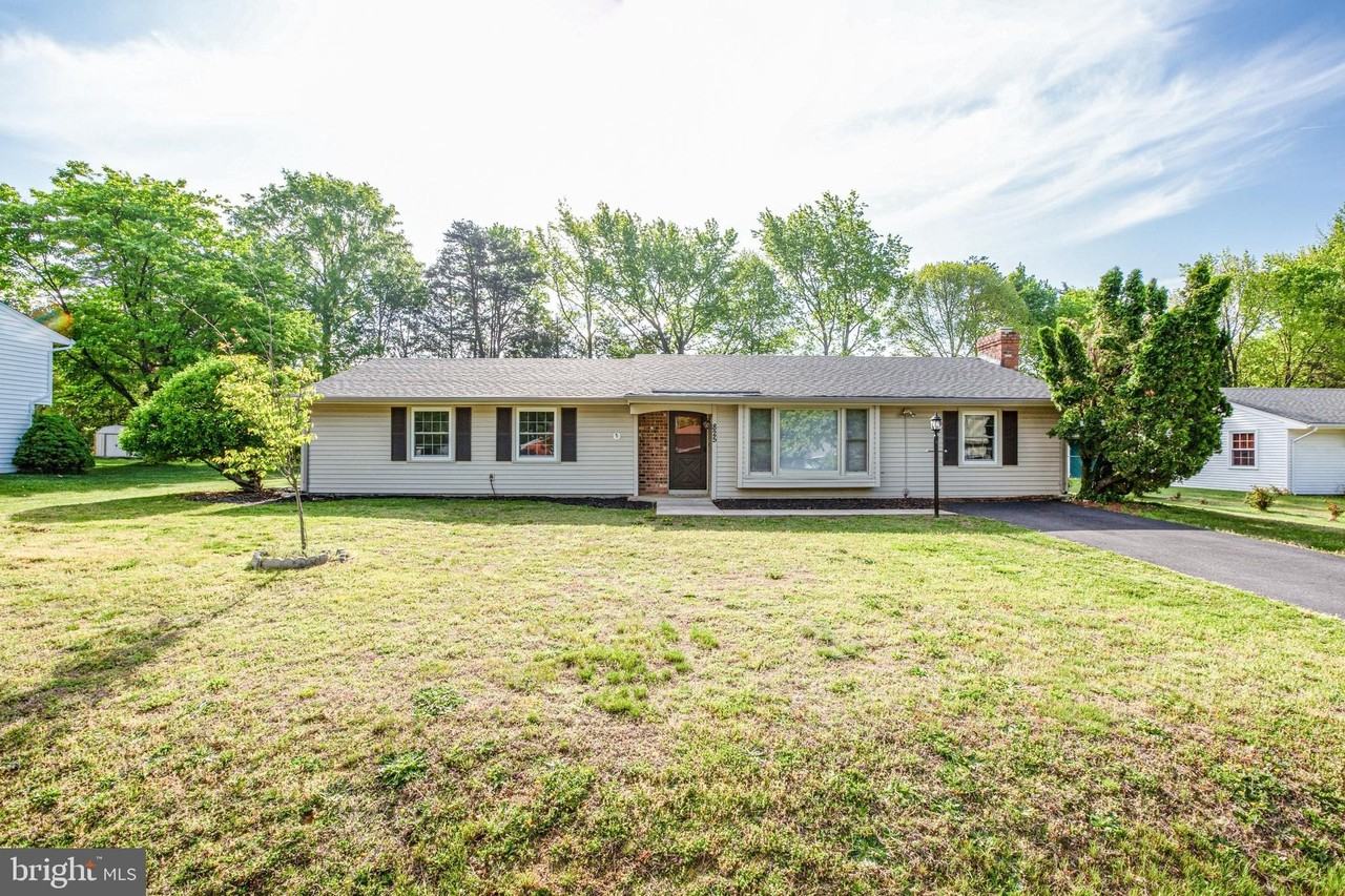 825 Barkley Dr - Photo 2 of 31