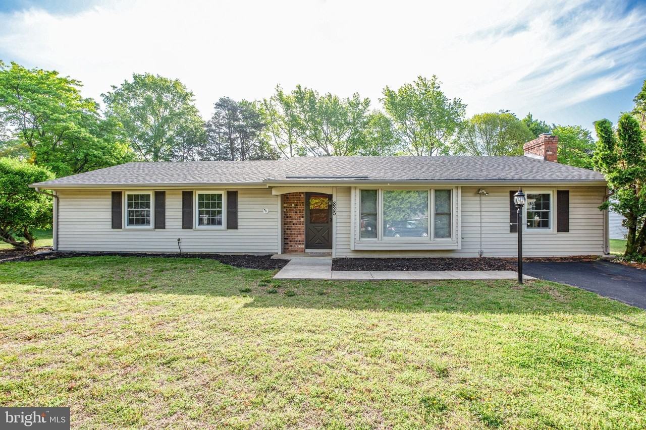 825 Barkley Dr - Photo 3 of 31