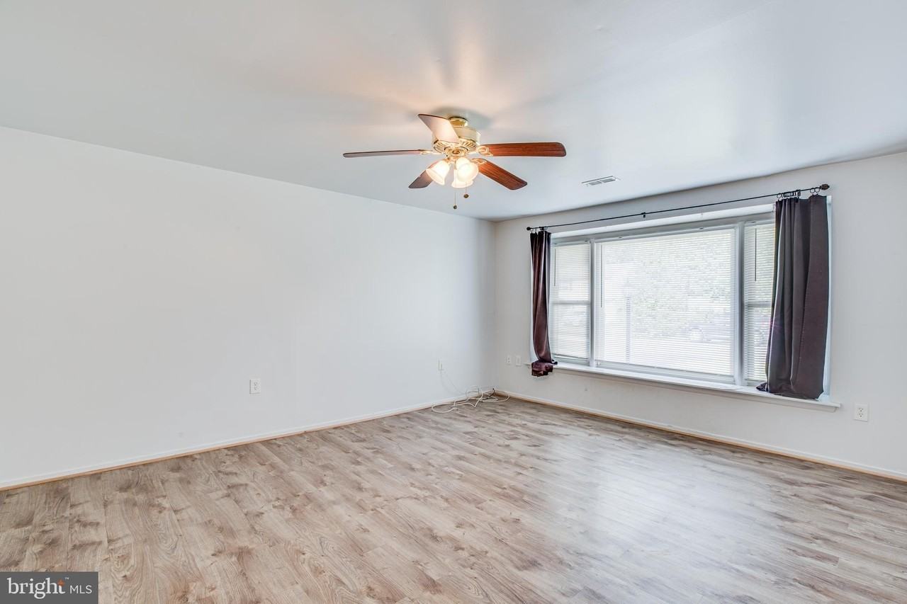 825 Barkley Dr - Photo 4 of 31