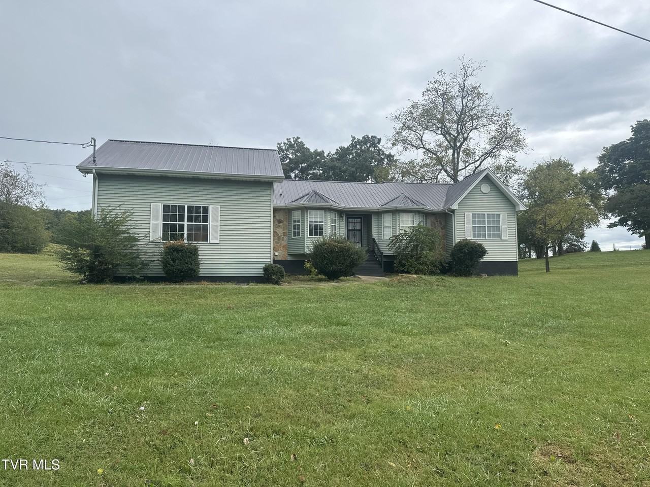 147 Price Rd - Photo 3 of 26