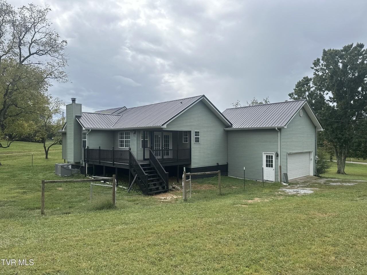 147 Price Rd - Photo 4 of 26
