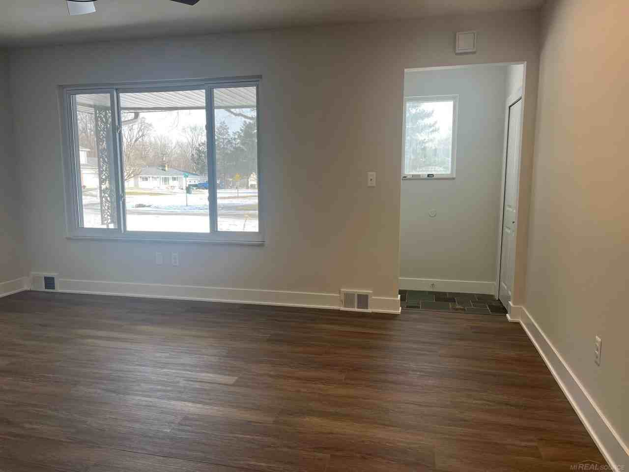 53431 Ruann Dr - Photo 3 of 21