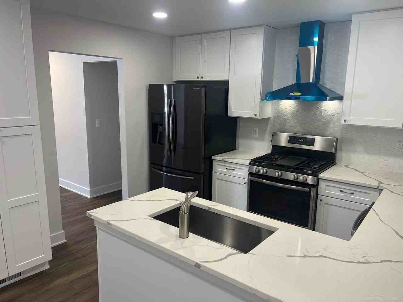 53431 Ruann Dr - Photo 5 of 21