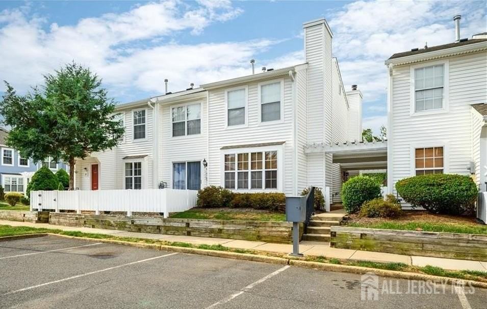 90 Almond Dr