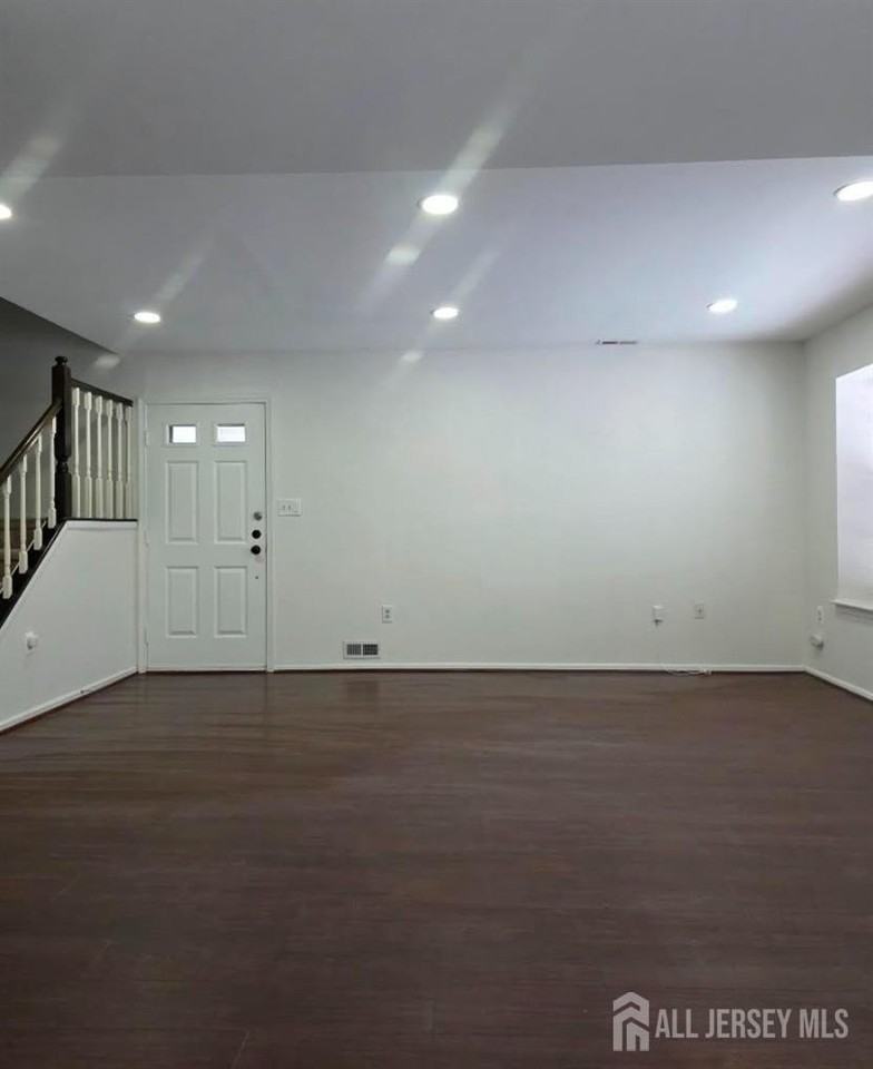 90 Almond Dr - Photo 2 of 23