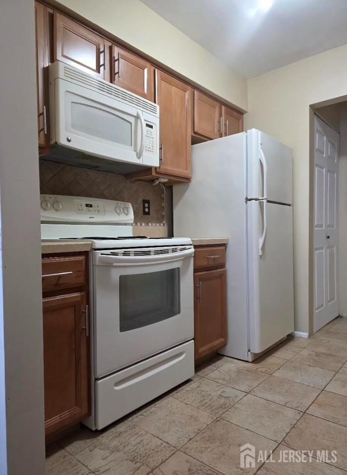 90 Almond Dr - Photo 6 of 23