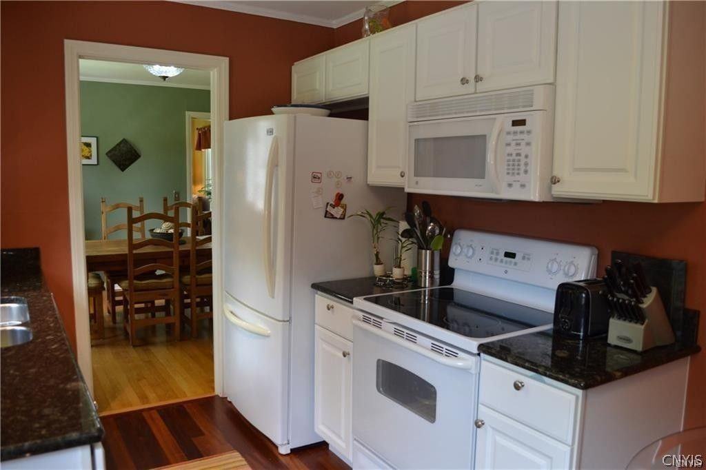 18 E Austin St - Photo 7 of 11