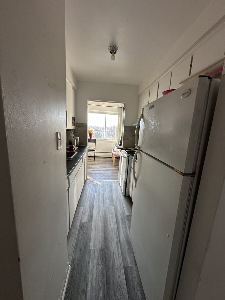 2370 Rue Gold — photo 3