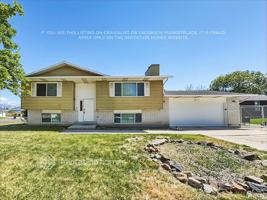 featured image of 2611 W Castle Oaks Cir