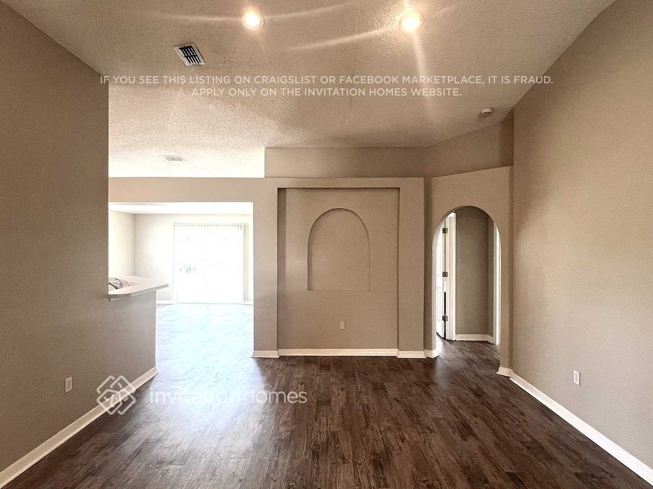 15955 Wilkinson Dr - Photo 4 of 19