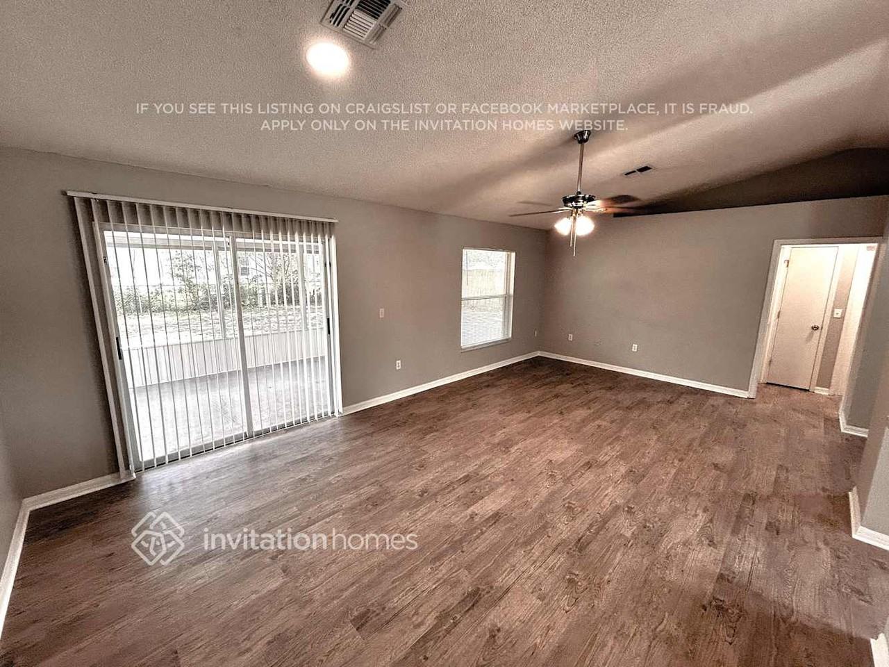 7506 Briarbay Loop - Photo 3 of 16