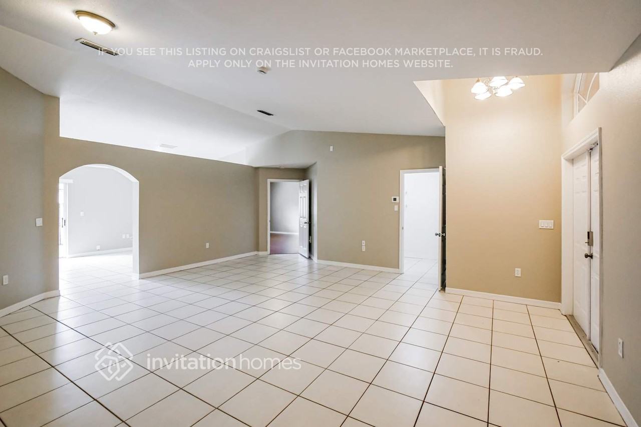 16887 Crestview Ln - Photo 3 of 17